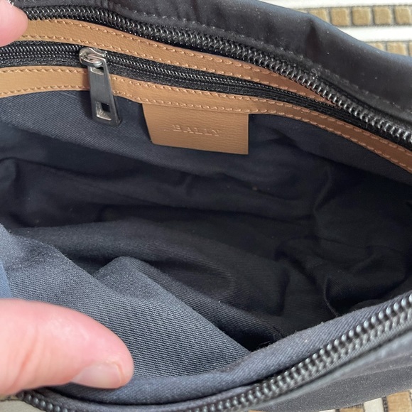 Vintage Bally Nylon and Leather shoulder bag - Picture 5 of 8